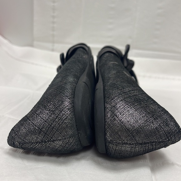 Born Black Metallic Slip on Flats with Bow Size US 7 EU 38 M/W width - Picture 16 of 16